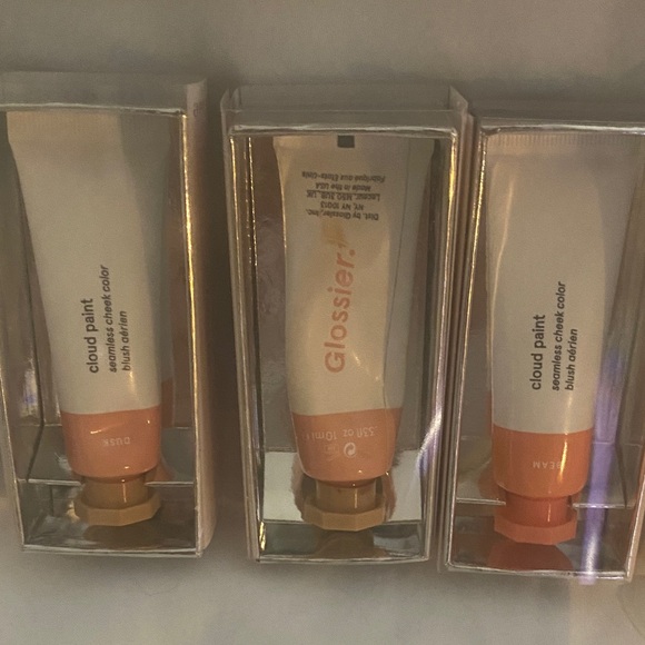 Glossier Cloud makeup Set with Brush - Picture 3 of 6
